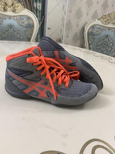 Кроссовки Asics для зала/борьбы, средняя посадка. - Цвет: серый с