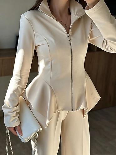 xl: Odlican kompletic
3500din
S M L XL — 5