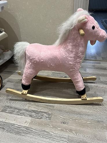 Yelləncək at: Yelləncək at oyuncaq Super Toys magazasindan 94 manata alinib. Ushaq — 2