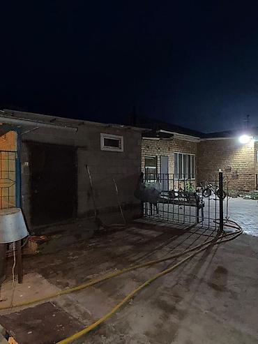 Продажа коттеджей и домов: Уй сатылат кочкор айылында Мал жаккан жери бар 2 этаж чоп жыйнаган — 35