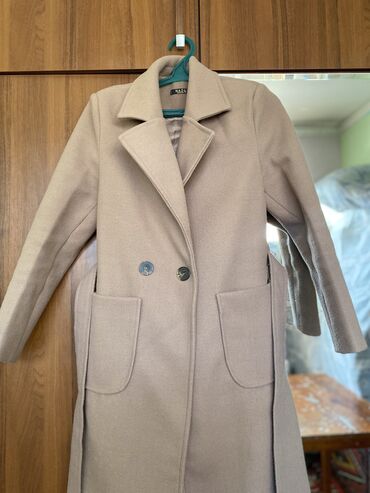 Пальто: Продается зимнее пальто в отличном состоянии