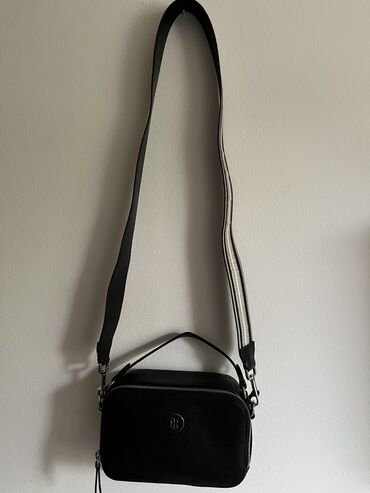 replay crna torba: Shoulder bag, Tommy Hilfiger, Material: Faux leather, Leather