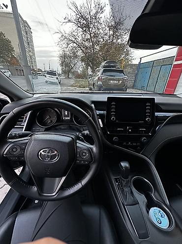 town car: Toyota Camry: 2021 г., 2.5 л, Автомат, Бензин, Седан — 4