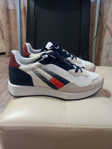 сумка мужская через плечо: Эркектердин кроссовкасы, 41, Tommy Hilfiger, Жаңы, түсү - Ак, Өзү алып кетүү