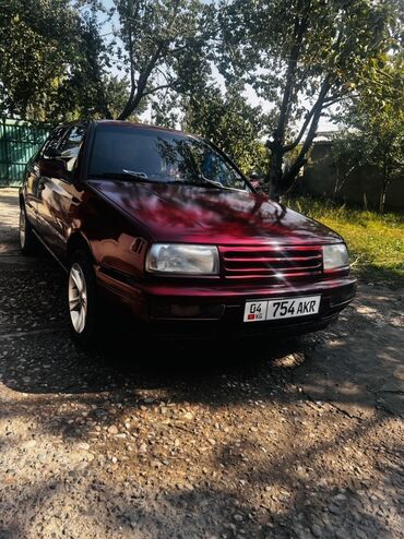 меняю на дом: Volkswagen Vento: 1993 г., 1.8 л, Механика, Бензин, Седан