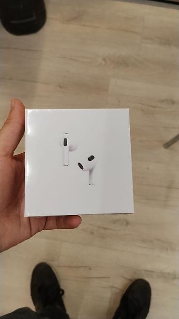Qulaqcıqlar: Məhsul: Airpods 3, Airpods 4. Simsiz qulaqlıq (şəkildə göstərilən — 4