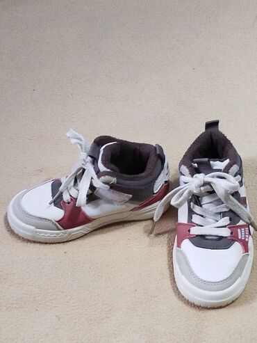 Детская обувь: Продаю детскую обувь в идеальном состоянии. Брали от 3500 сом. От 400 — 28