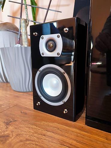 Zvučnici i stereo sistemi: System One VH-4 / 5.0 komplet zvučnika Opis: Odlični — 7