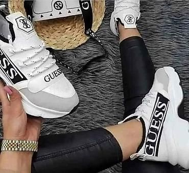 yeezy 350 plave: Nove patike br 40 za 4700 din
pb — 1