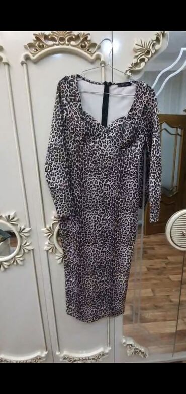 Ziyafət donları: Zərif dizaynlı tünd çəhrayı ziyafət/gecə geyimi. - Yarımətəkli — 7