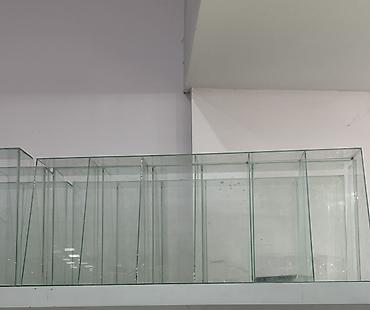 Rəf vitrinləri: Şüşə vitrin bölmələri – mağaza və supermarketlər üçün - Material — 1