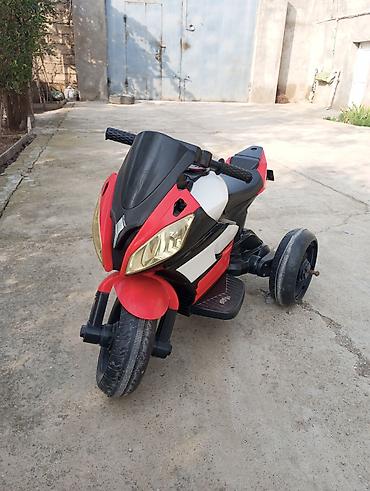elektrik sukuti: Uşaq elektrikli üçtəkərli motosiklet - Dizayn: Qırmızı-ağ-qara rəng — 1