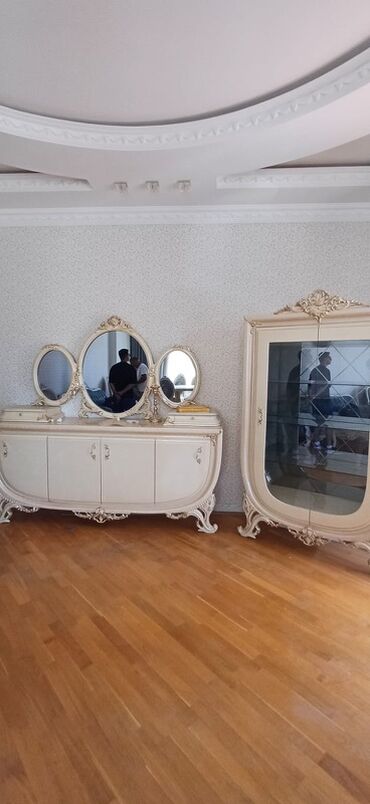 Masa və oturacaq dəstləri: Qonaq otağı üçün, İşlənmiş, Dördbucaq masa — 8