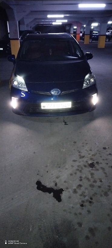 prius salon: Toyota Prius (3-cü nəsil) – mavi rəng, hatchback gövdə. - Hibrid — 2