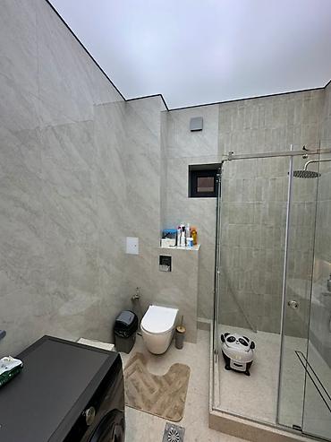 Продажа коттеджей и домов: Продается дом 2- х этажный Киргизия 1 Площадь дома 380 м2 Комнат 6 — 3