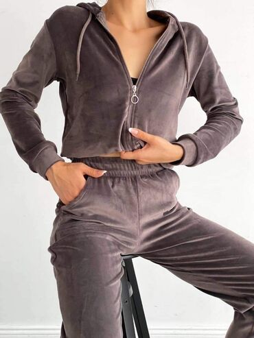 Kompleti: Plišani kompleti 
Vel : ( s m l xl xxl ) 

Cena : 3100 din — 7