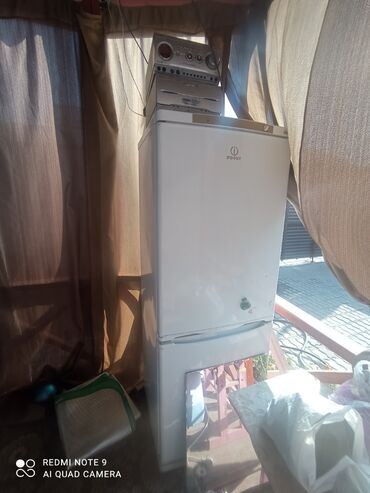 компью: Холодильник Indesit с нижней морозильной камерой - Тип: двухкамерный