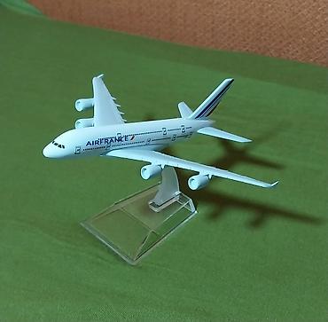 elmin: Təyyarə France A380 model təyyarə maket. Metro stansiyalarının — 4