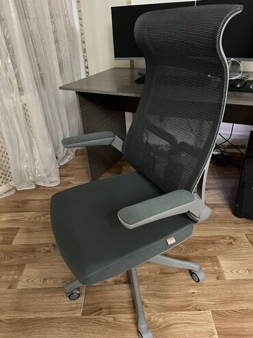 кожаные кресла: Офисное, Новый