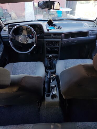 Daewoo: Daewoo Nexia sedan, gümüşü rəng. Kompakt və geniş salonlu şəhər — 10