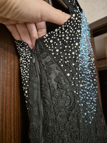 Ziyafət donları: Zərif qara axşam/gecə libası - Model: uzun, A-kəsimli, qollu (qısa — 5