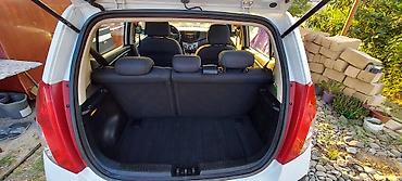hyundai salon: Hyundai i10, ağ rəng, 5 qapı, kompakt hetçbek. Texniki və komfort — 9