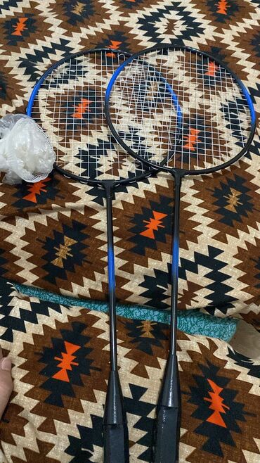 Ракетки: Badminton available for sale very good quality good condition Продам