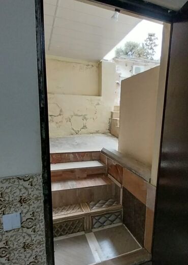 Ofislər: Ofis icarəyə verilir metro İnşaatçılar. Salitonun arxası. İki otaq hər — 2