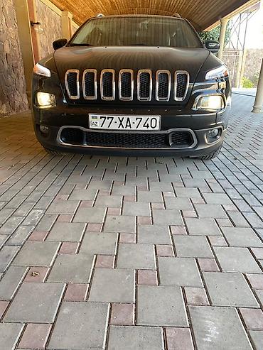luaz satilir: Jeep Cherokee: 2.4 l | 2015 il 102000 km Ofrouder/SUV — 4