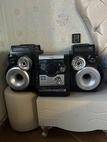 mp3 yükle: Samsung mini Hi‑Fi musiqi mərkəzi Xüsusiyyətlər: - 3 blokdan ibarət — 4