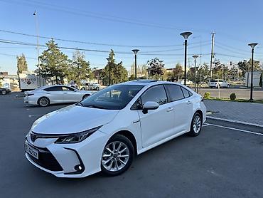 Toyota: Toyota Corolla: 2021 г., 1.8 л, Вариатор, Гибрид, Седан — 4