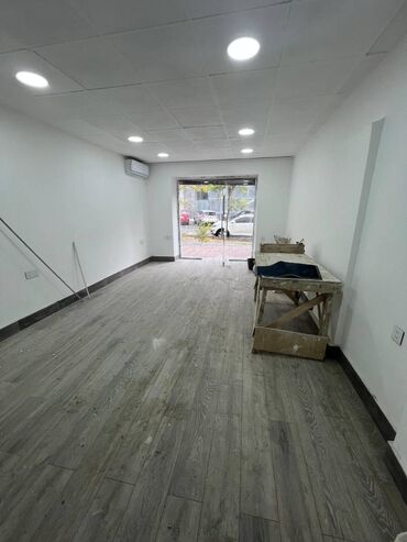 Digər kommersiya daşınmaz əmlakı: Təcili İcarə Obyekt. Obyekt şəhərin mərkəzində Gənclik ərazisində — 11