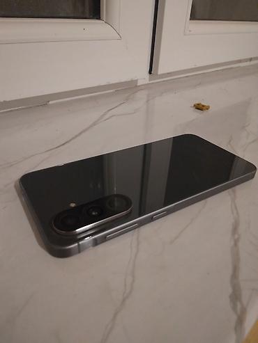 telefon saxlayan: Samsung Galaxy A56, 128 GB, rəng - Boz — 1
