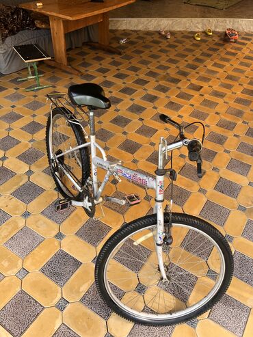 серебристая: Продаю велосипед