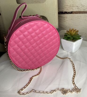 Lične stvari: Nova pink torbica