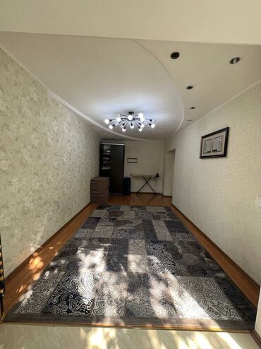 гостиница бишкек микрорайон: 1 комната, 40 м², 2 этаж, Косметический ремонт