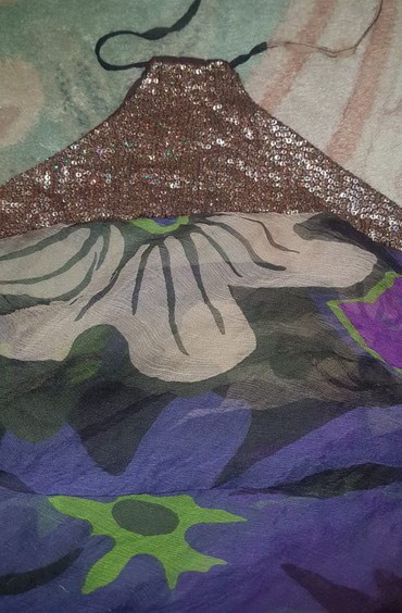 Ostale majice, topovi: Alysi cvetna top majica, na vrhu su sljokice i vezuje se oko vrata. Sa — 9