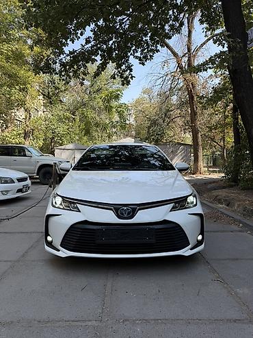 e5 olom: Toyota Corolla: 2022 г., 1.8 л, Вариатор, Гибрид, Седан — 1