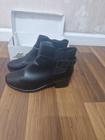 женские зимние замшевые ботфорты: Размер: 39, цвет - Черный, Новый