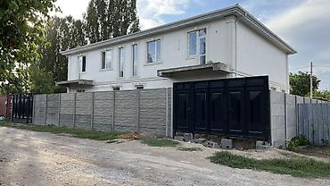 брони: Продаётся таунхаусы с участком и капитальным забором. Основные — 2