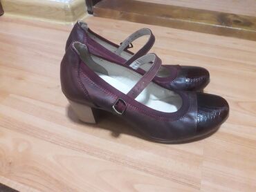 novi suskavci: Kozne cipele bordo boje, kao nove, marka Florida. Br.37