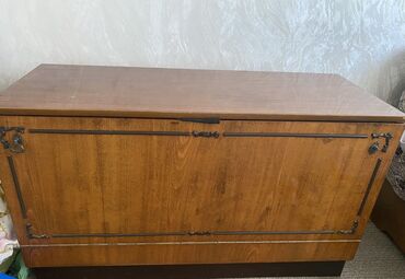 bir kub taxta nece kvadratdir: - Material: massiv ağac və faner kombinasyonu, qəhvəyi lak örtük -