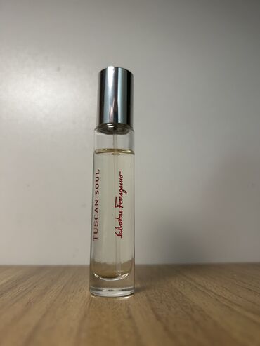 духи парфюмерия: Perfume with fragrance usually used by guests from the Hindustan