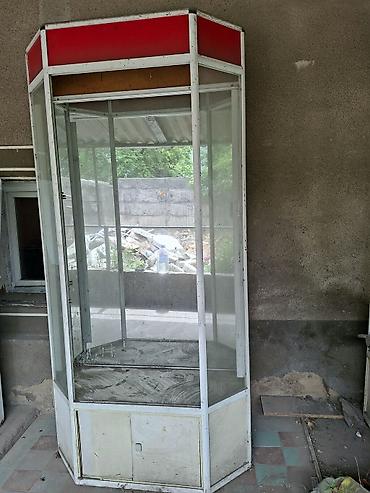Угловая стеклянная витрина-колонна с каркасом из металла/алюминия. 2 at lalafo.kg Угловая стеклянная витрина-колонна с каркасом из металла/алюминия. 2