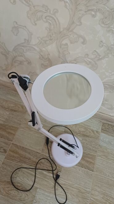 Led çilçıraqlar: LED işıqlandırmalı lupalı masa lampası - Rəng: ağ - Dairəvi lupalı