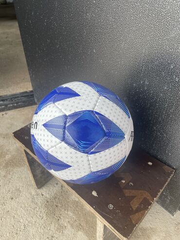 спортивные повязки: Футбольный мяч 4 размер новый