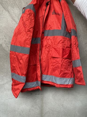 Kombinezonlar: Qırmızı rəngli iş geyimi dəsti – kombinezon və qışlıq iş gödəkçəsi - — 2