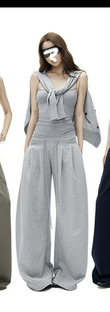 acne studio: Костюм женский из трикотажа, цвет светло‑серый. Состав комплекта: - — 2