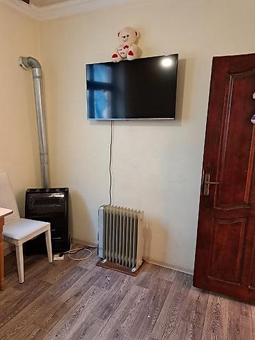 Daşınmaz əmlak: Ünvan olaraq Yeni Yasamal, İnşaatçılar metrosuna yaxın yerdədi.Evin — 9