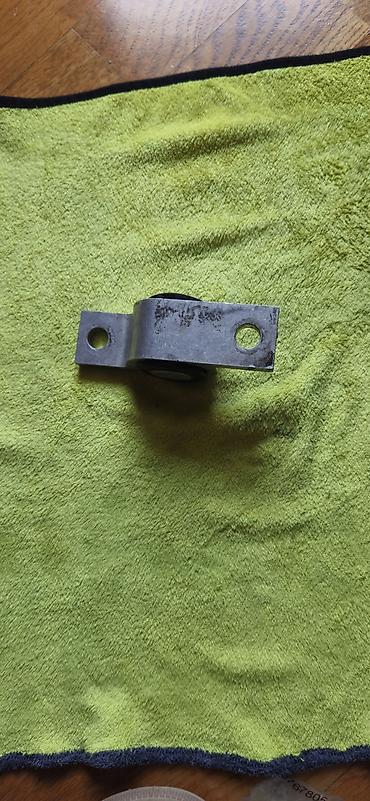 mühərrik yastığı: Məhsul: Volvo orijinal hissə – mühərrik dayağı (üst kronşteyn/buşinq — 3